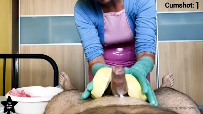 Did A Sponge Soapy Handjob Then I Have Changed Gloves And Continued With The Cleaning - HISGLOVELADY - MP4