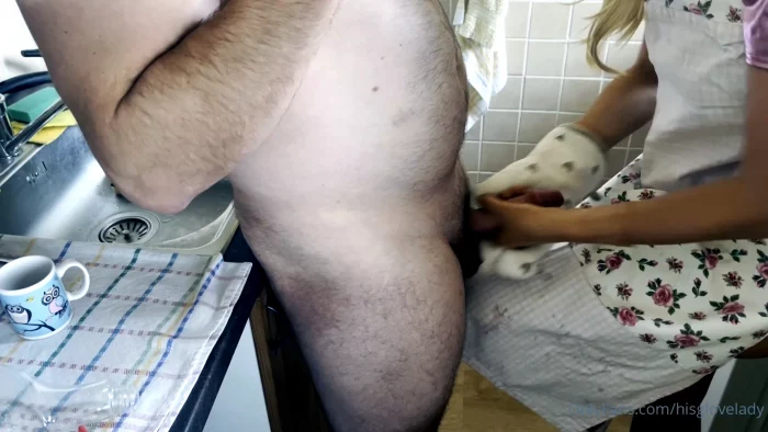 While I Was Cooking I Have Made Him Cum Few Times On My Apron - HISGLOVELADY - MP4