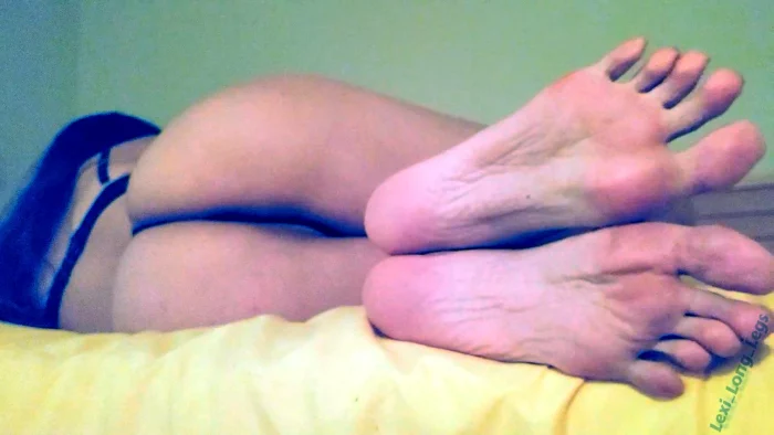 Bedtime Toes In Your Face - LEXI LONG LEGS - MP4