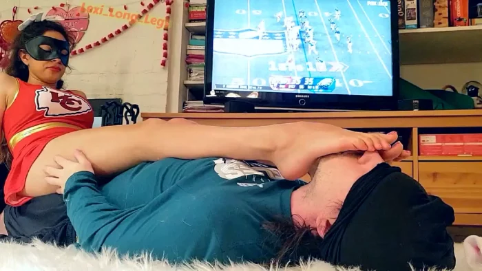 Super Sole Sunday Cheerleader Foot Worship - LEXI LONG LEGS - MP4