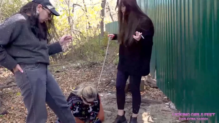 Jane And Sarah - A Great Autumn Day For A Walk With Your Pet! - LICKING GIRLS FEET - MP4