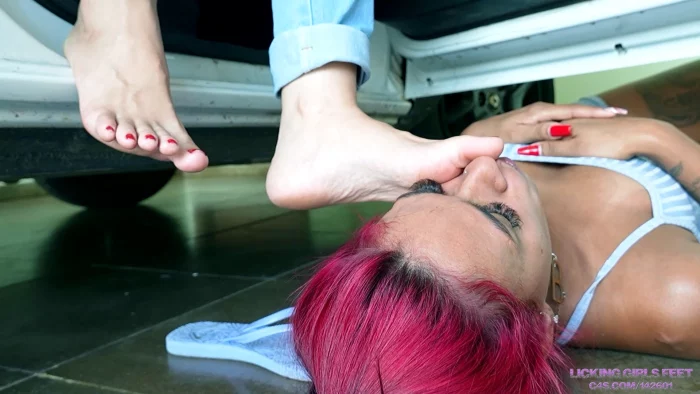 Nika - Worship Me After Shopping! - LICKING GIRLS FEET - MP4