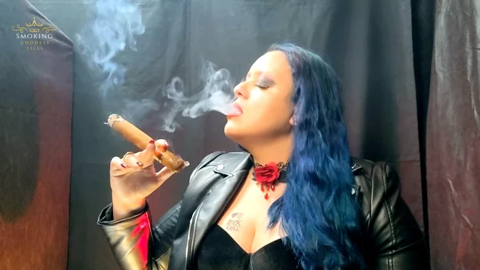Smoking A Don Pancho Cigar - LILLI CUKIEREK COX / SMOKING GODDESS LILLI - MP4