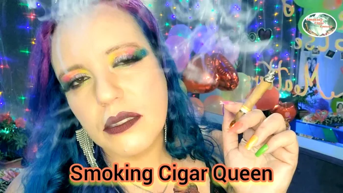Smoking Cigar Queen - LILLI CUKIEREK COX / SMOKING GODDESS LILLI - MP4