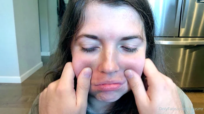 You Stretch My Face ASMR - LISA ASMR - MP4