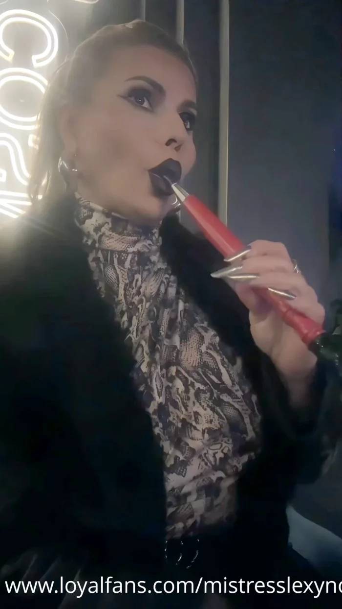 Inhale My Smoke - MISTRESS LEXY NOIR / OBEY LEXY NOIR - MP4
