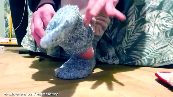 Fluffy Socks - MISTRESS KIRSTY - MP4