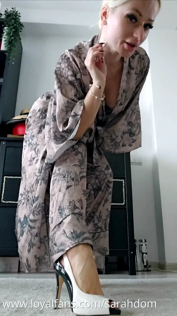 New Vintage Shoes - MISTRESS SARAH DOM - MP4