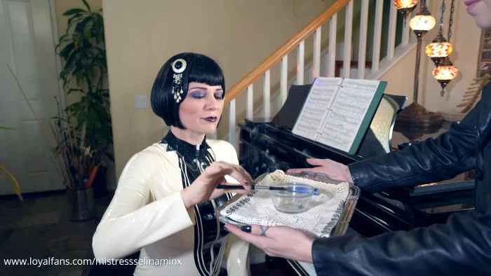 Sharing A Smoke In Latex & Lingerie - MISTRESS SELINA MINX - MP4