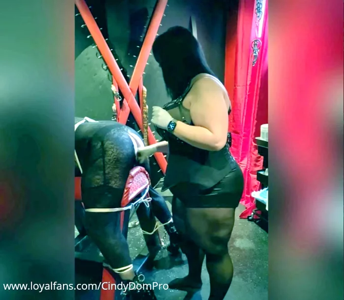 Anal Training - MISTRESS CINDY - MP4