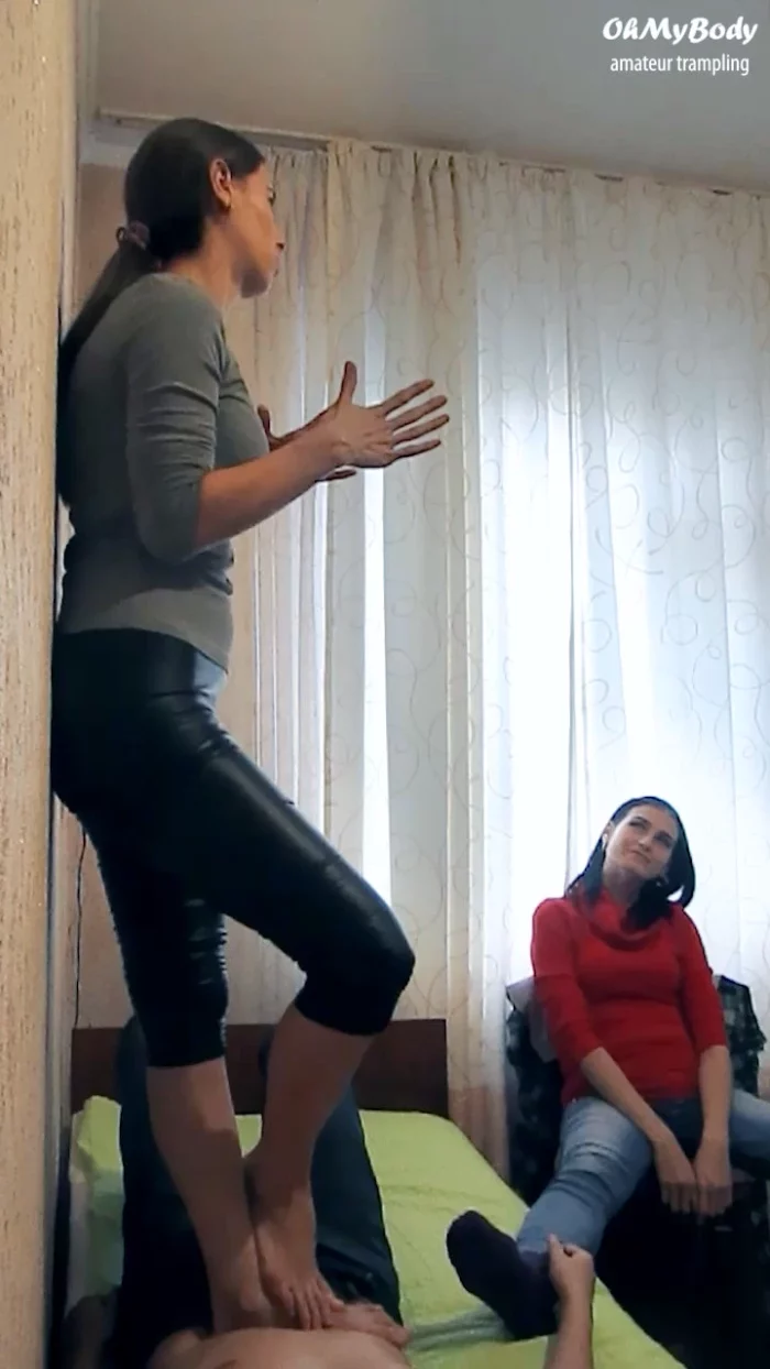 In The Company Of Legs Of My Girlfriends - OHMYBODY - MP4