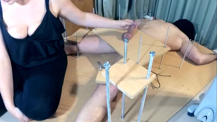 Amateur Femdom Handjob CFNM Torture - PAZUZU_ZU - MP4