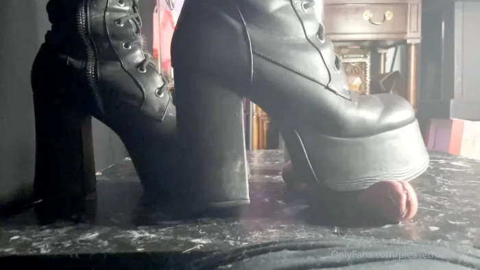 He Came A Lot For Me This Time! - PLEASE TREAD ON ME - MP4