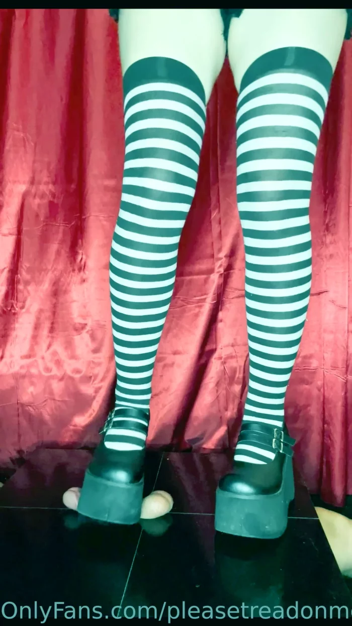 Wednesday Adams Cock Trample - PLEASE TREAD ON ME - MP4