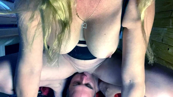Facesitting Sauna - SLUTTY SHANNA - MP4