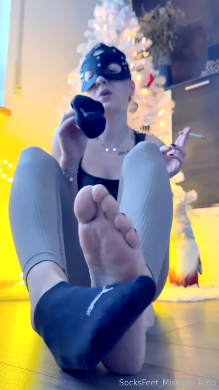 Black Smelly And Sweaty Socks Are Ready To Be Smelled - SOCKSFEET MISTRESS NINA - MP4