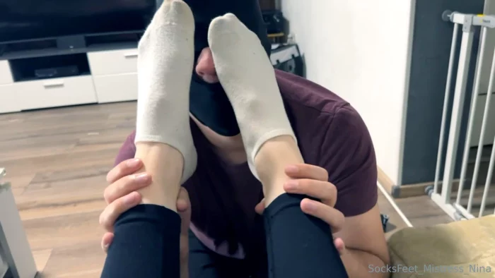 I Love To Press My Dirty And Sweaty Socks Into My Slave's Face! - SOCKSFEET MISTRESS NINA - MP4
