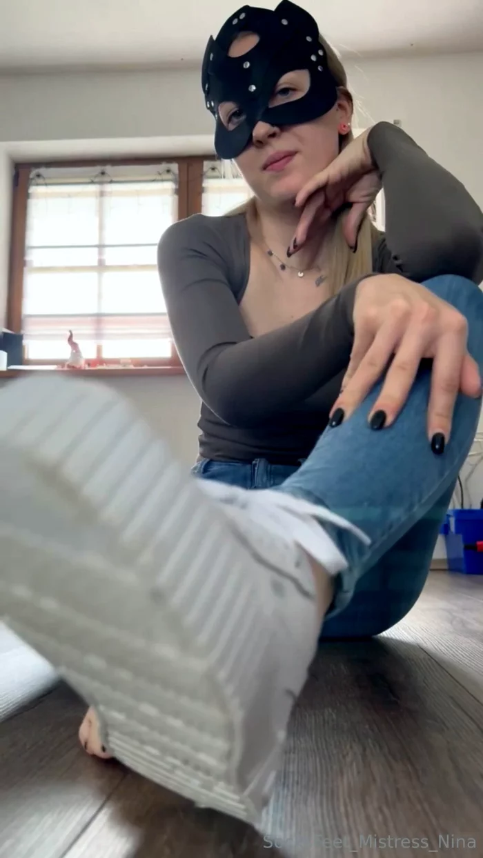 I Want You To Lick My Soles Clean And Smell Right Between My Toes! -Enjoy The Scent Of My Sweaty Feet - SOCKSFEET MISTRESS NINA - MP4