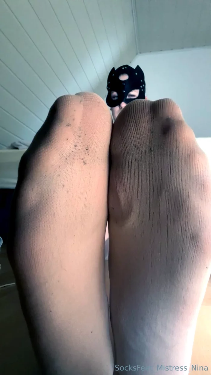 Oh My Little Slave, I Know You Like It When I Stand Over You And You Can Test From My Feet! - SOCKSFEET MISTRESS NINA - MP4