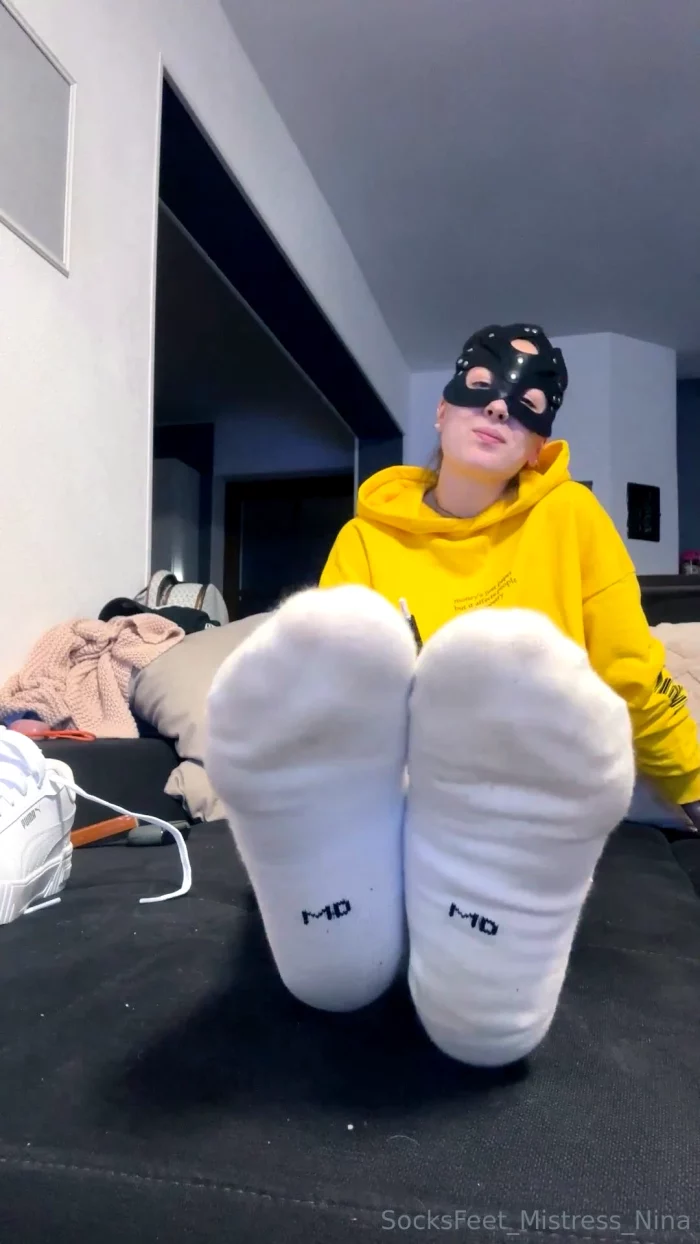 Sweaty My Specialty! - SOCKSFEET MISTRESS NINA - MP4
