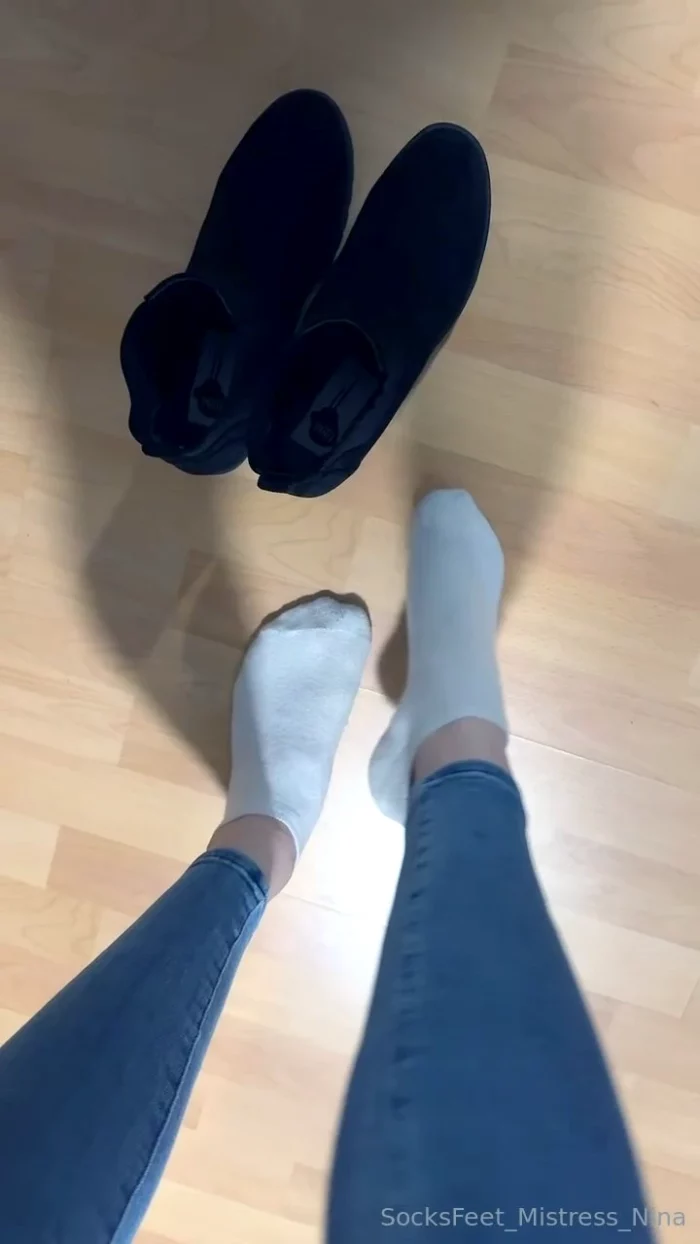 What The Mistress Says Is To Do And Then You Can Enjoy My Dirty Sweaty Socks! - SOCKSFEET MISTRESS NINA - MP4