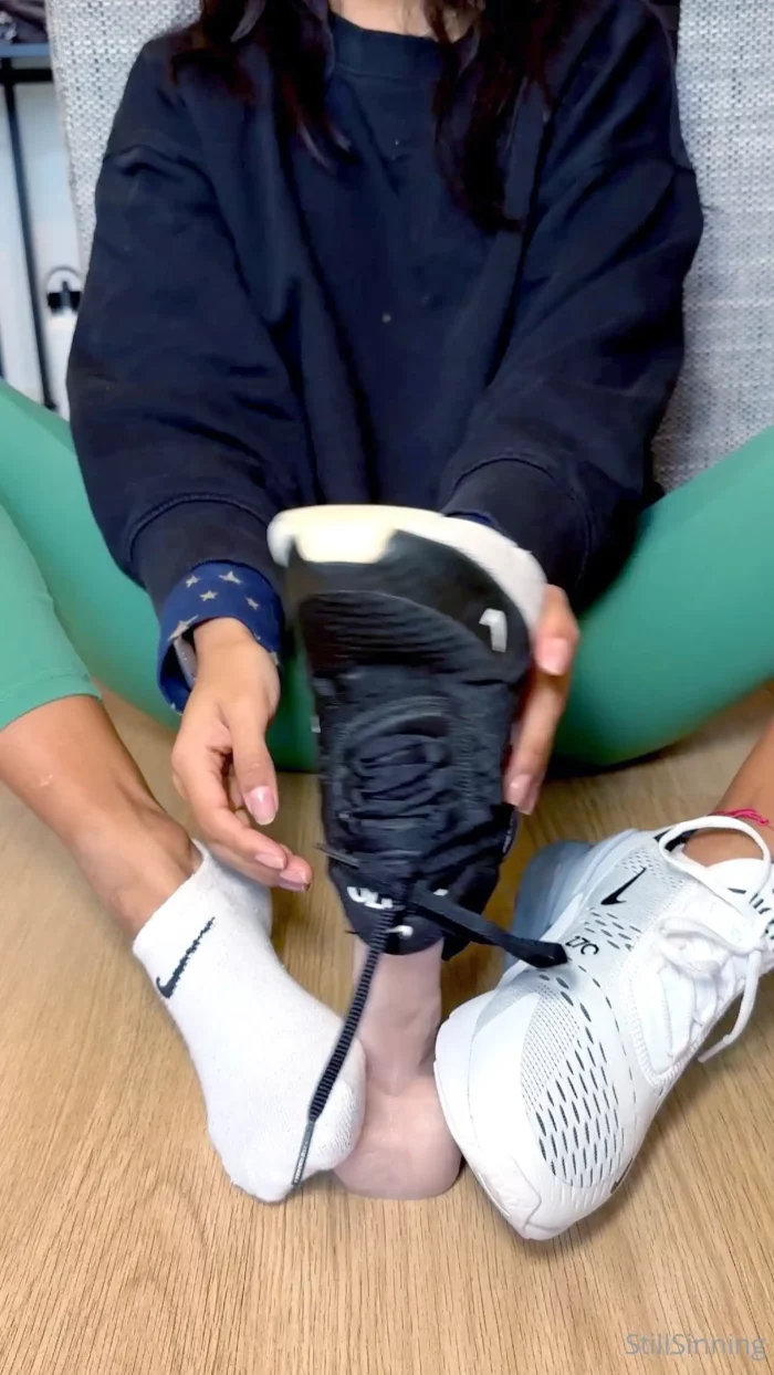 Cum For My Mismatched Nike 270s - STILLSINNING ISABELA - MP4