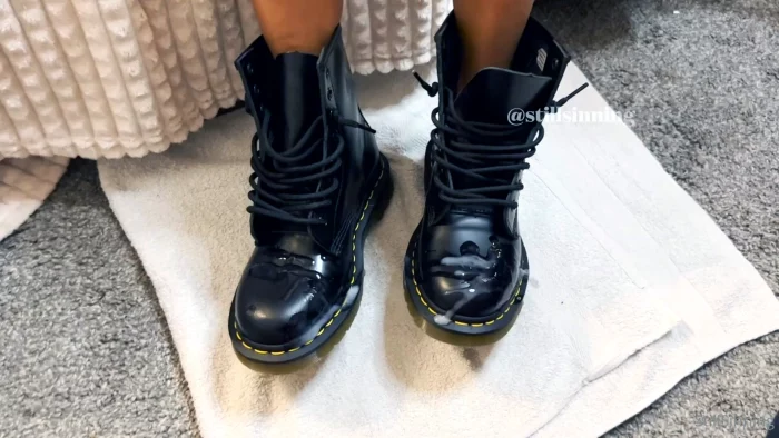 Where Are My Docs Lovers? I Love A Big Load Like This All Over My Boots - STILLSINNING ISABELA - MP4