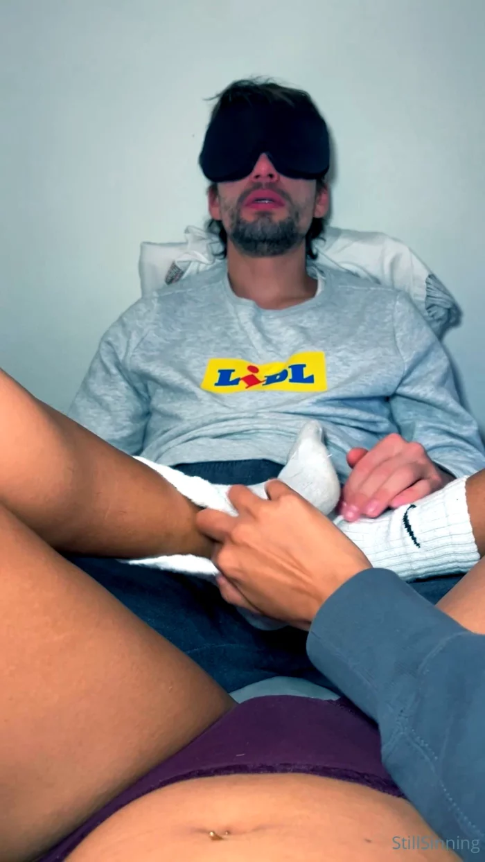 Worn Crew Socks Begging For A Loser's Attention - STILLSINNING ISABELA - MP4