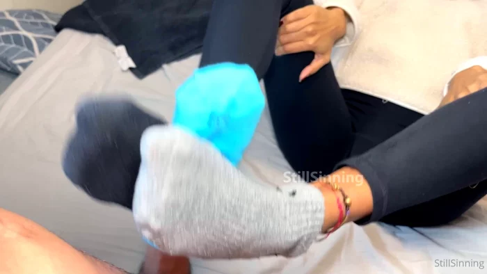 Yoga Babe Drains You With All Her Workout Socks - STILLSINNING ISABELA - MP4