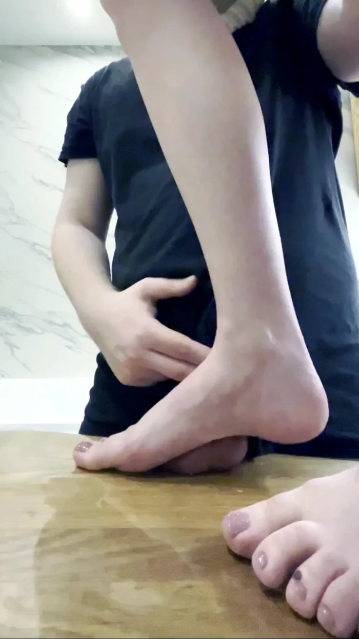 I Stand On His Balls While He Jerks Off My Pussy - YOUNGBUSTER2001 - MP4