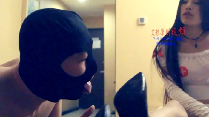 Fresh Poops Rolls Out Of The High Heeled Queen's Ass - CHINESE SCAT LOVE - MP4