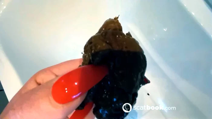 Shitted In The Bathtub - MISTRESS LUCIANA SCAT - MP4