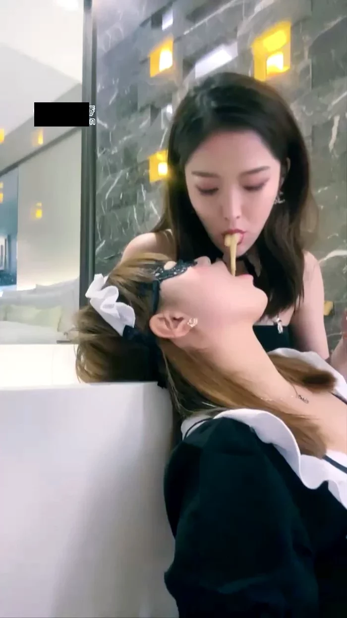 Goddess Yinuo Worshipped By Lesbian Slave - CNQUEENS / CHINESE FEMDOM GODDESS - MP4