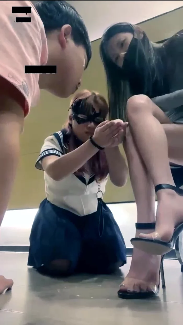 Couple Slave Worship Goddess Ayue And Her Beautiful Feet - CNQUEENS / CHINESE FEMDOM GODDESS - MP4