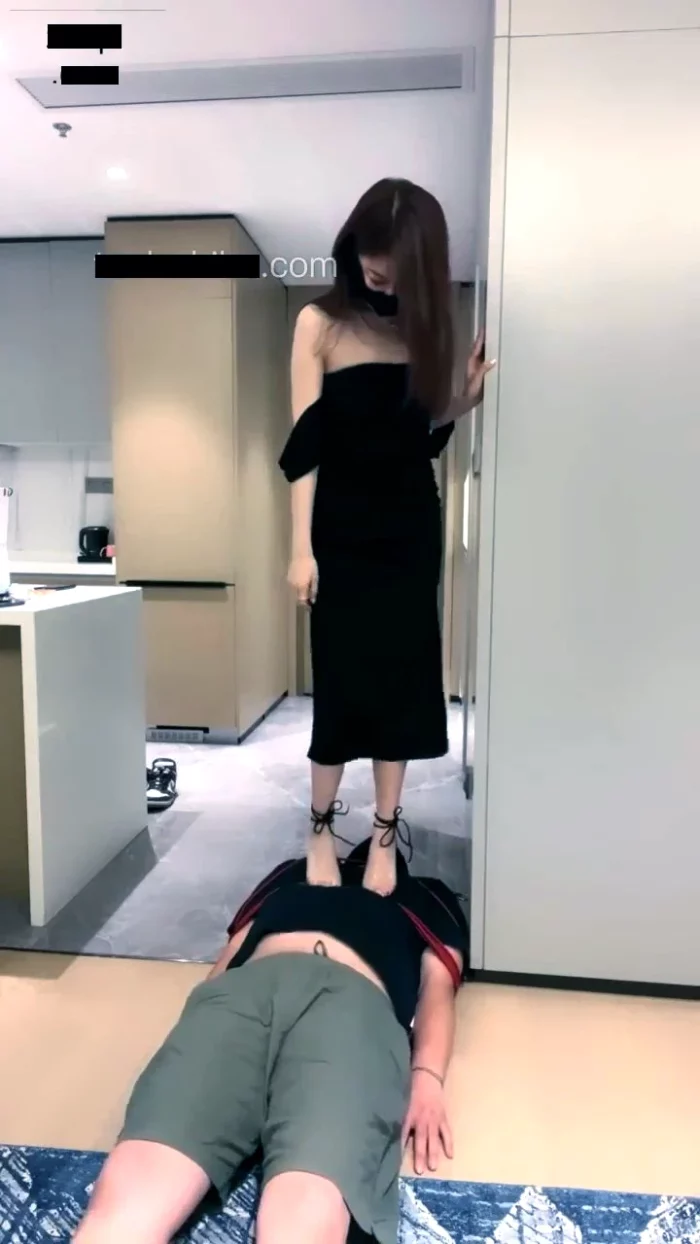 Hot Goddess Mimiko Toys With Obedient Slave Mimiko - CNQUEENS / CHINESE FEMDOM GODDESS - MP4