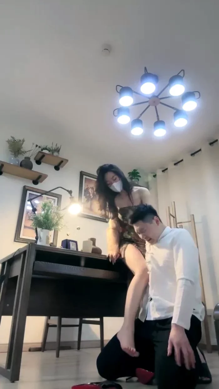 Goddess He Wei Controls Antique Shop Owner - CNQUEENS / CHINESE FEMDOM GODDESS - MP4
