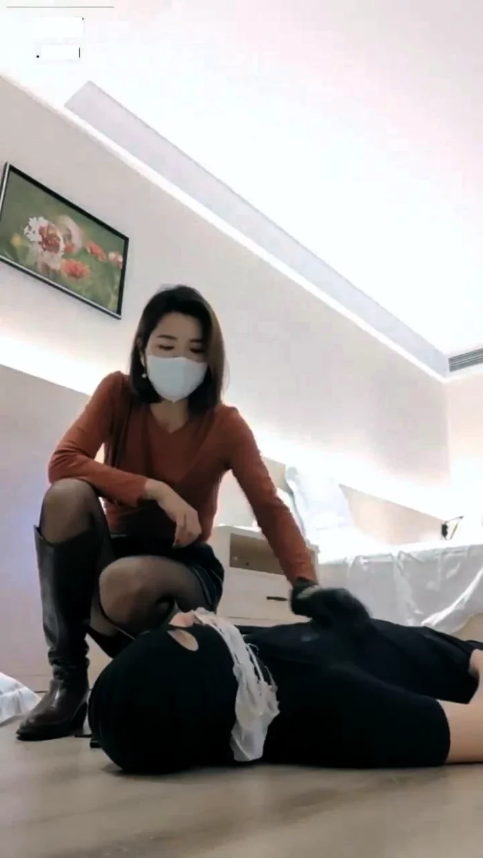 Slave Begs Me To Trample Him - Goddess Qianxi - CNQUEENS / CHINESE FEMDOM GODDESS - MP4