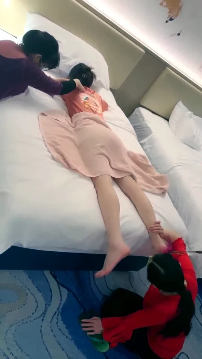 Goddess Danzuzongs Two Female Domestic Servants - CNQUEENS / CHINESE FEMDOM GODDESS - MP4