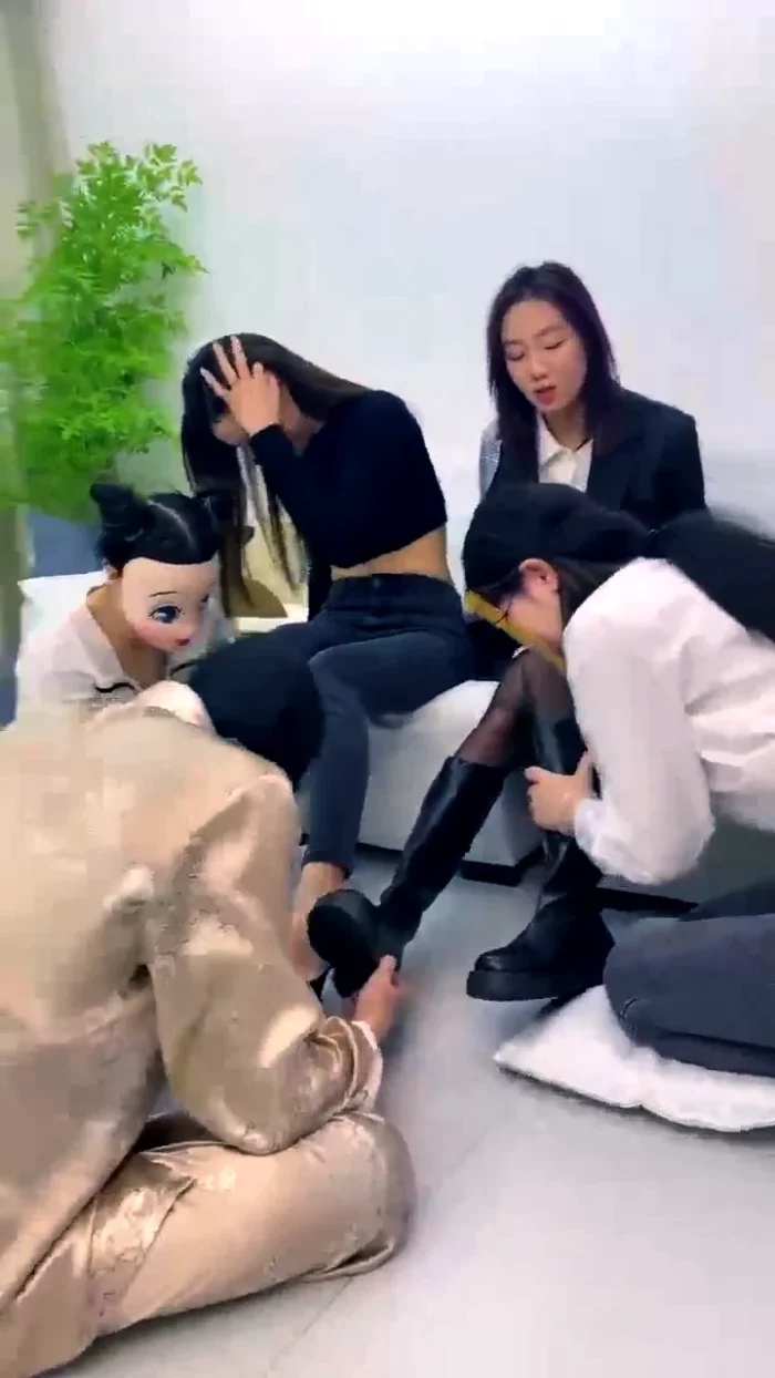Beautiful City Girls Humiliate Village Girls And Boy - Goddess Shu Shu - CNQUEENS / CHINESE FEMDOM GODDESS - MP4