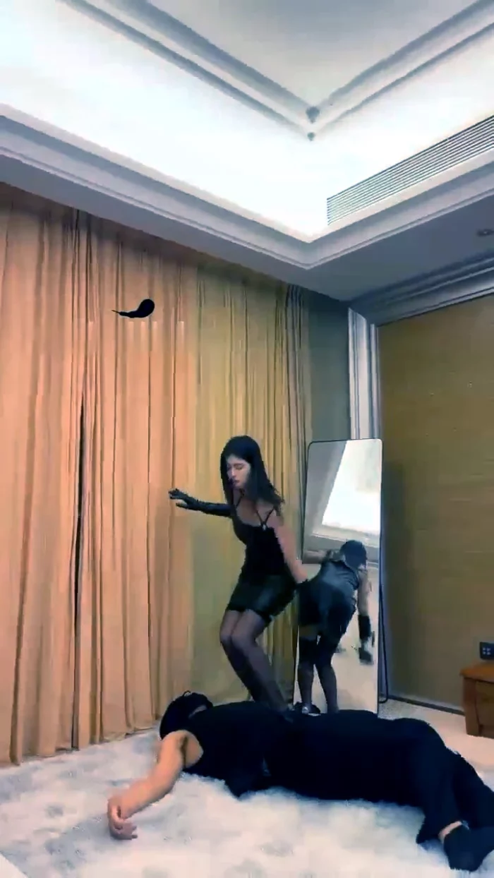 Goddess Fei Fei Toys With Her Shameless Slave - CNQUEENS / CHINESE FEMDOM GODDESS - MP4