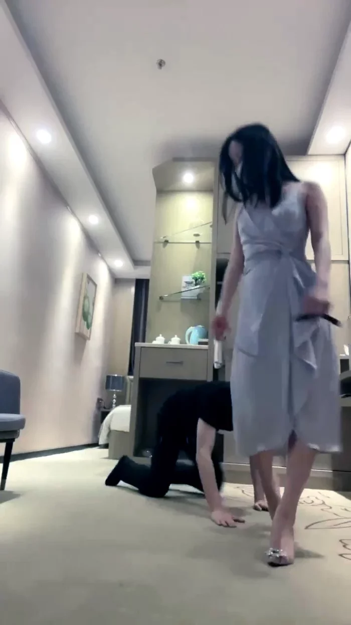 Goddess Man Man High Heels Domination Dog Training - CNQUEENS / CHINESE FEMDOM GODDESS - MP4