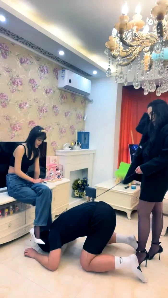 Beautiful University Student Friend Joins Femdom Session For The First Time - Mistress Anqing - CNQUEENS / CHINESE FEMDOM GODDESS - MP4