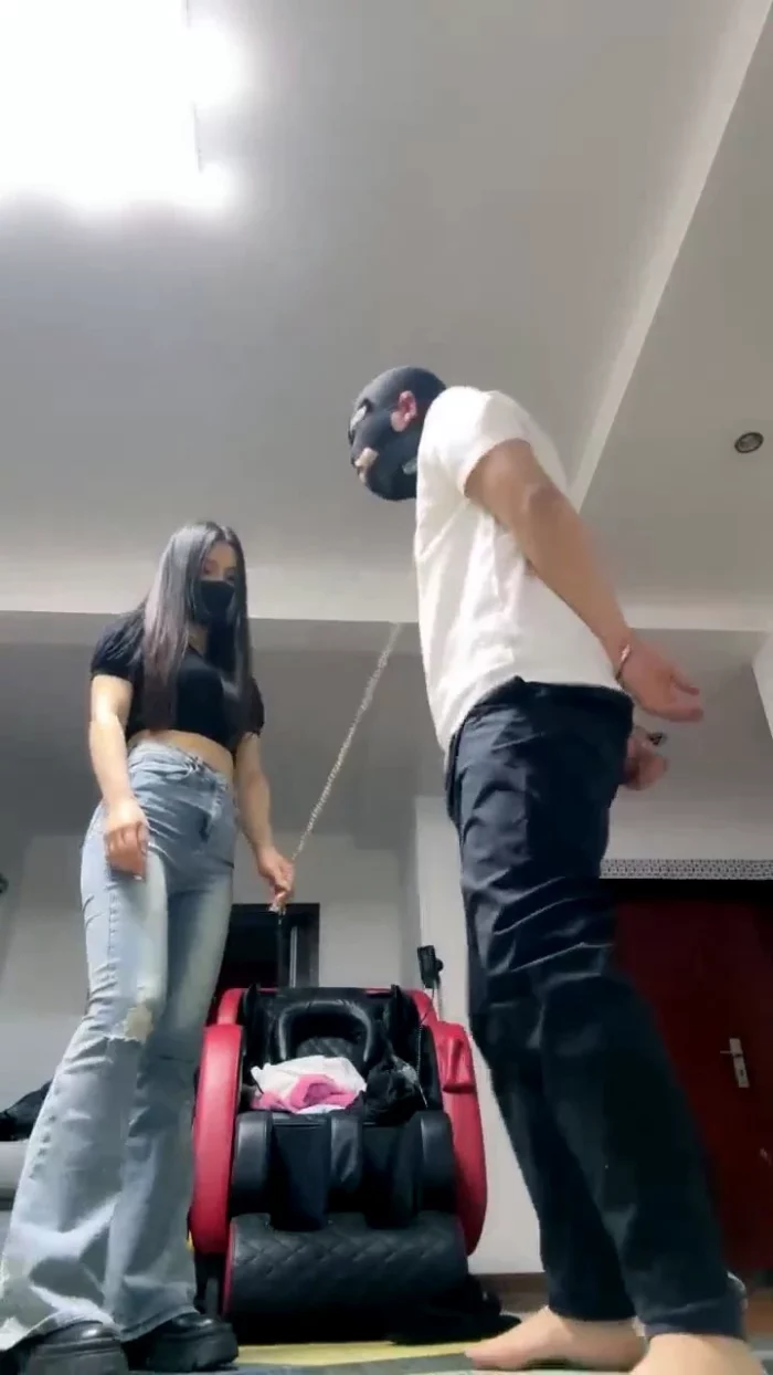 Ballbusting Humiliation - Goddess Shisanyi Teaches Her Beautiful Friend How To Humiliate A Slave - CNQUEENS / CHINESE FEMDOM GODDESS - MP4