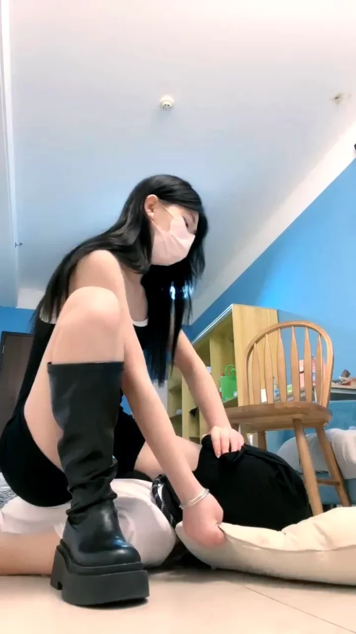 Goddess Ying Zi - Slaves Total Submission To An Unattainable Beauty - CNQUEENS / CHINESE FEMDOM GODDESS - MP4