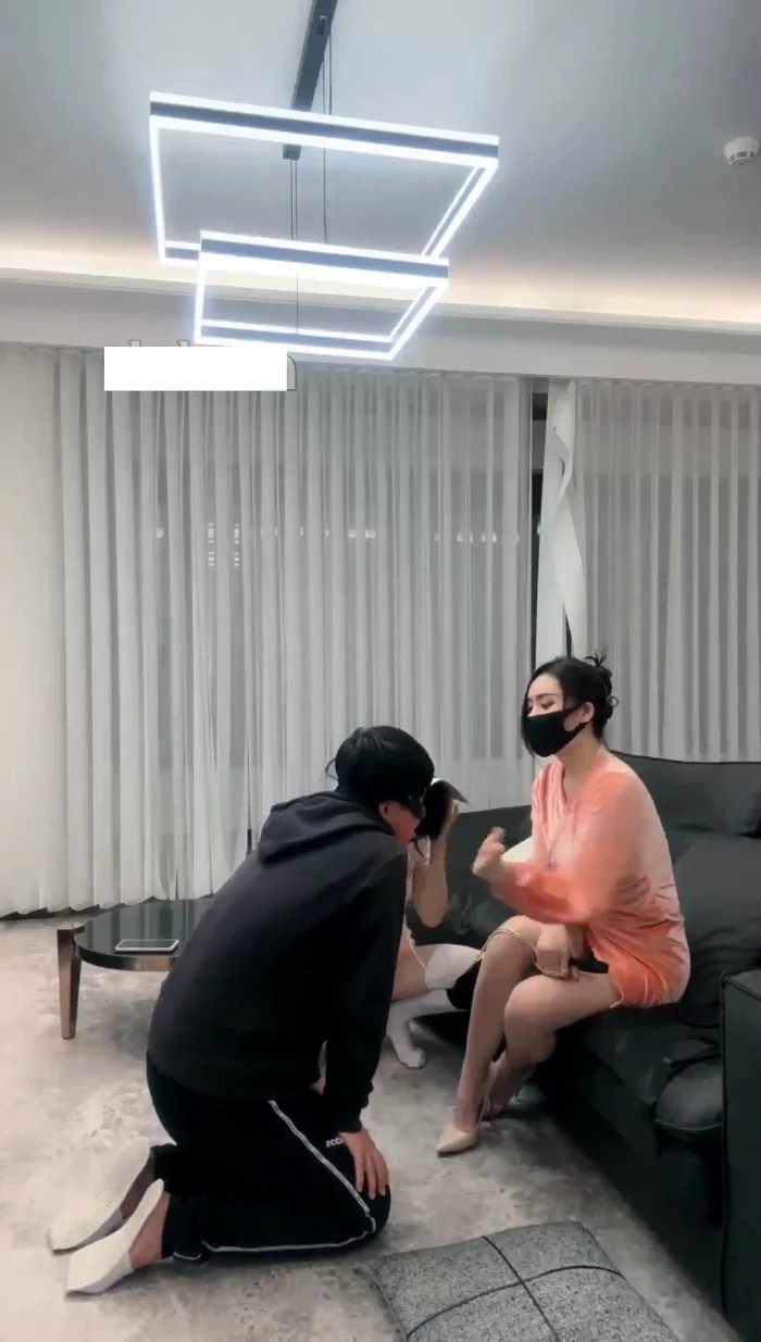 Hot Goddess Zhuangzhu Worshipped By Horny Slave Couple - CNQUEENS / CHINESE FEMDOM GODDESS - MP4