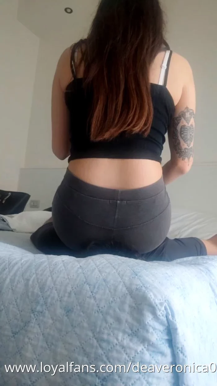Facesitting In Leggins - DEA VERONICA / MISS GC - MP4