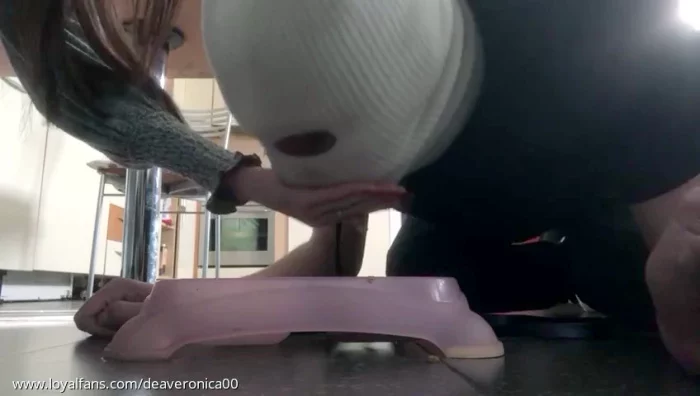 My Slave Eat Dog's Food? - DEA VERONICA / MISS GC - MP4