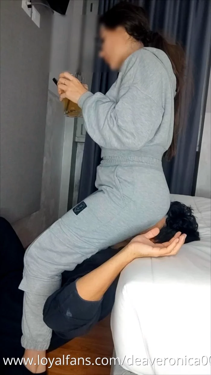 Some Break Before Filming More Facesitting - DEA VERONICA / MISS GC - MP4