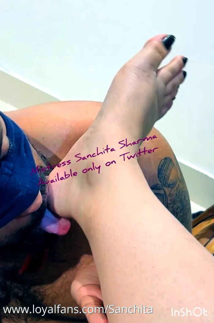 Feet Worshipping! - DOM SANCHITA SHARMA / MISTRESS SANCHITA - MP4