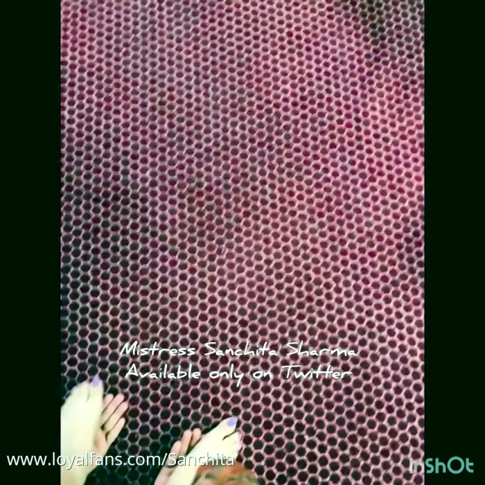 Goddess I's Walking Barefoot - DOM SANCHITA SHARMA / MISTRESS SANCHITA - MP4